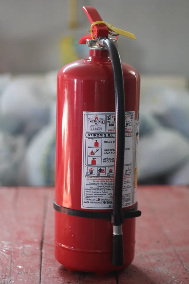 Stingator portabil cu pulbere tip P6